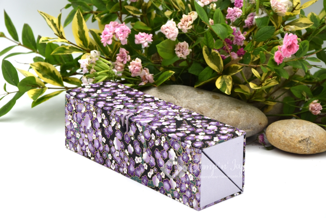 Dreiecks-Klappschachtel ca. 22,0x7,3x7,3cm (Size M) | Einband Japanpapier Chiyogami Blüten floral | flieder lila | Art. Nr. 97040404